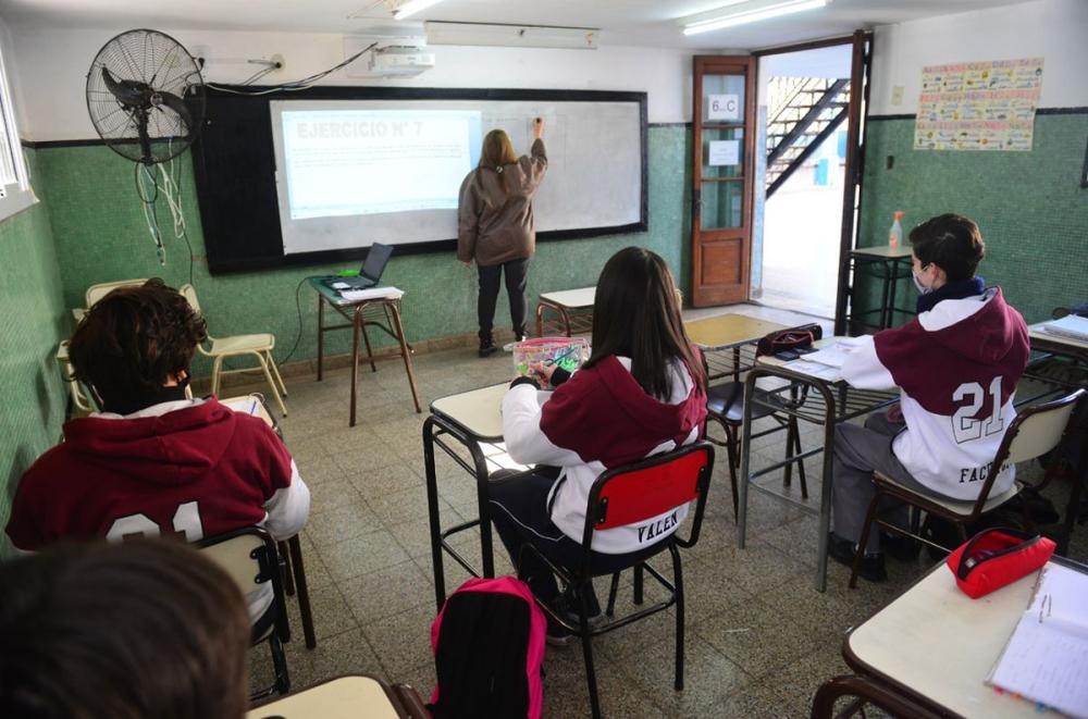 Oficial: cómo se aplicará la hora extra de clases en las escuelas de Provincia