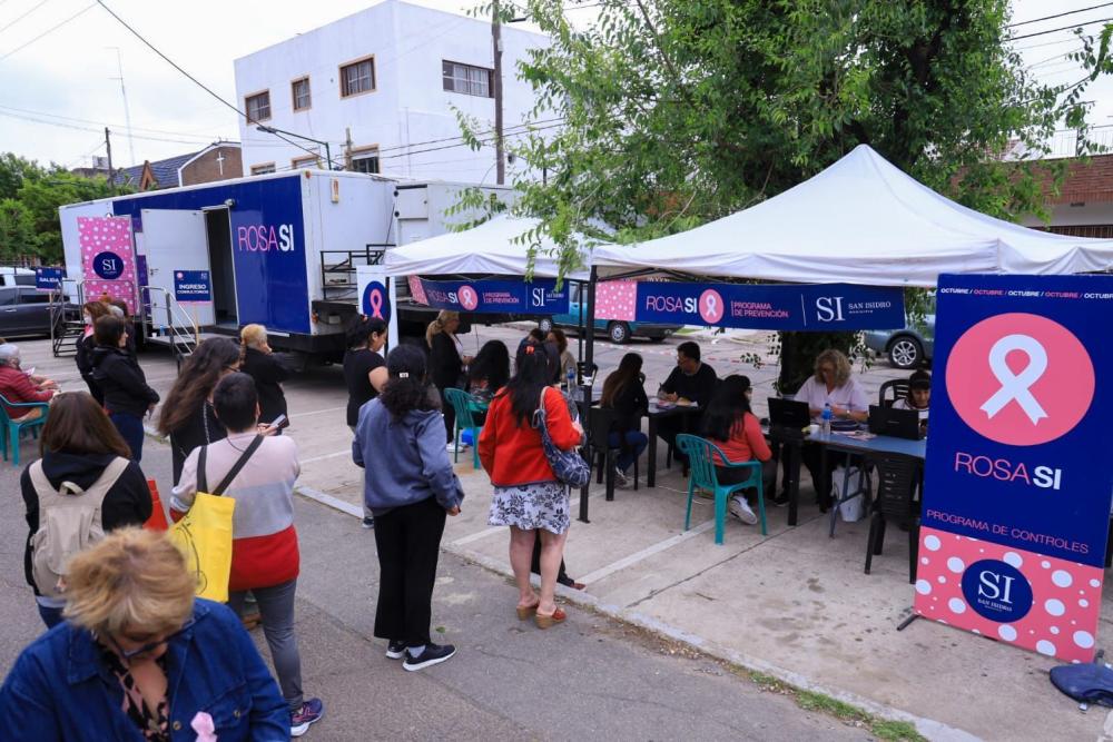 Municipio realiza estudios gratuitos en las calles para prevenir cáncer de mama