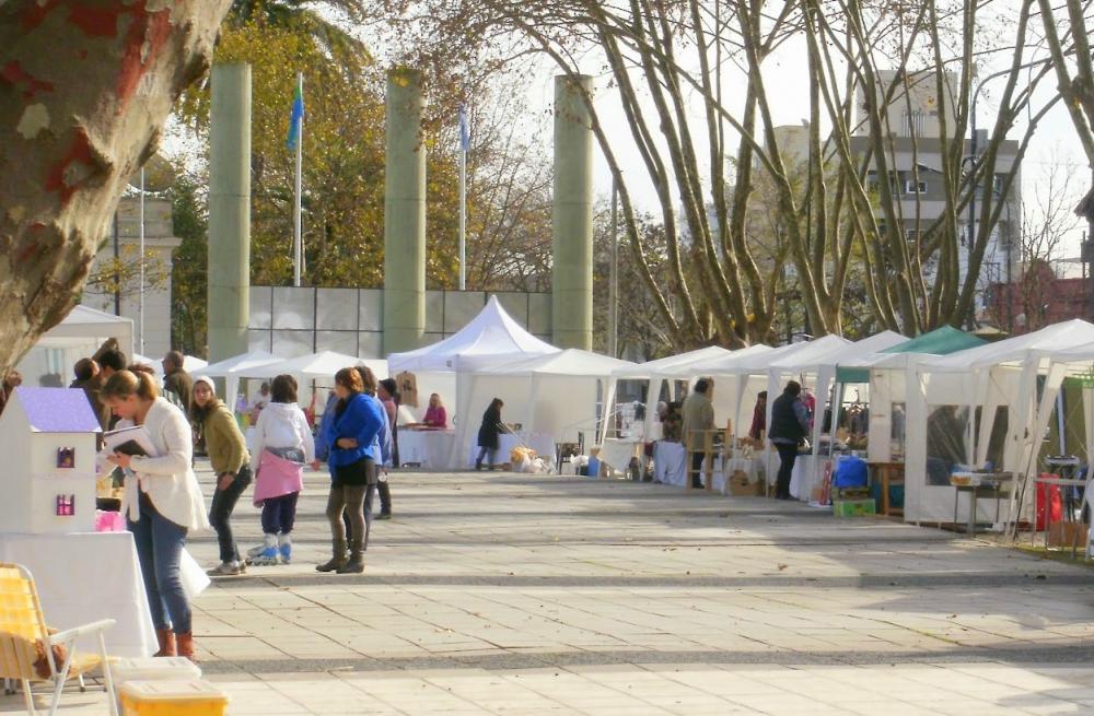 La Plata: cultura internacional en Plaza Malvinas, comidas típicas, música y danza