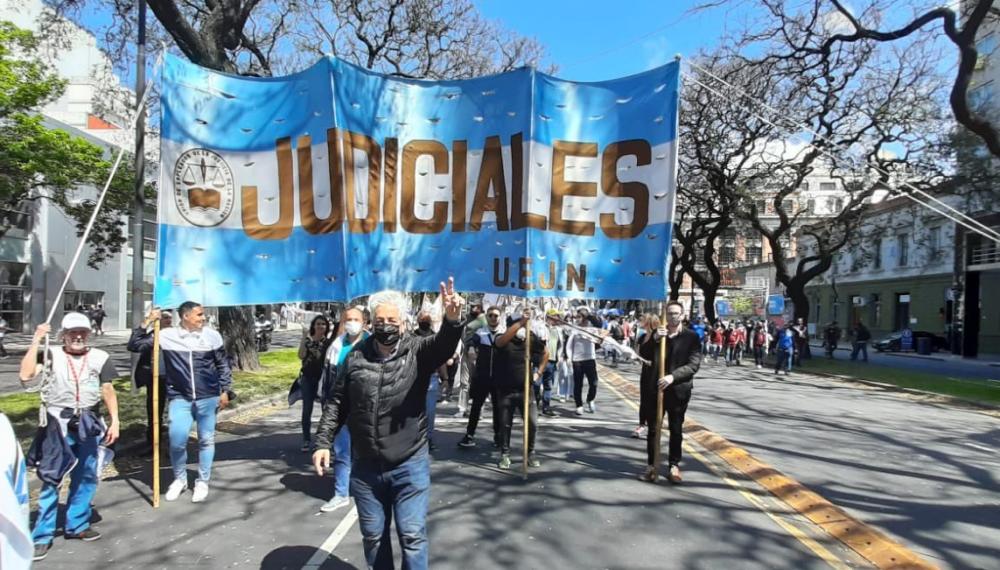 Judiciales paran por 24 horas para rechazar el pago del impuesto a las Ganancias