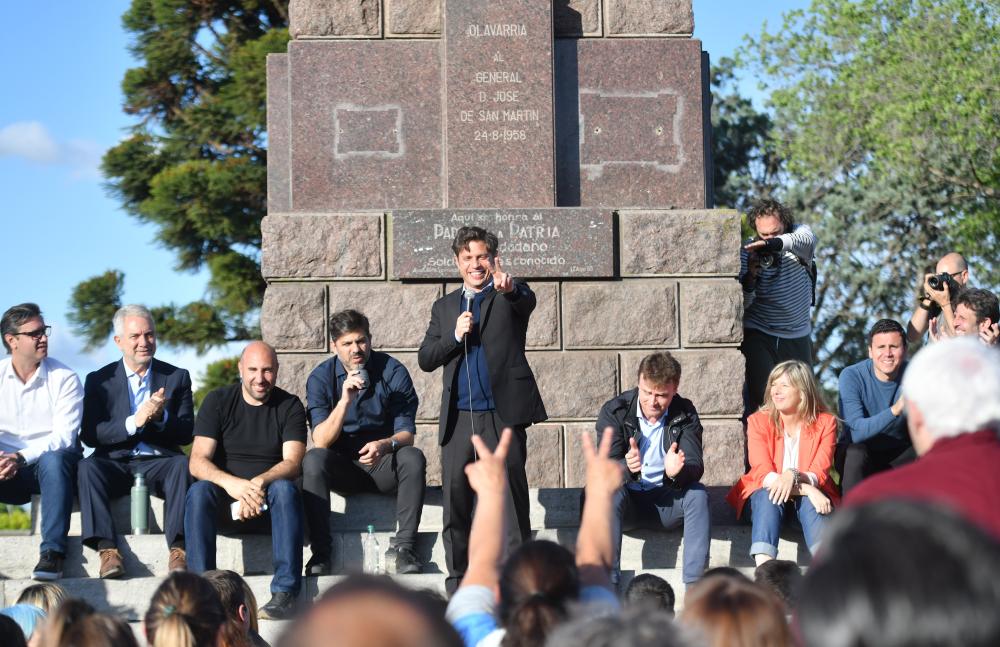 Objetivo “retener la Gobernación”: aunque sin el Clío, Kicillof volvió a las plazas