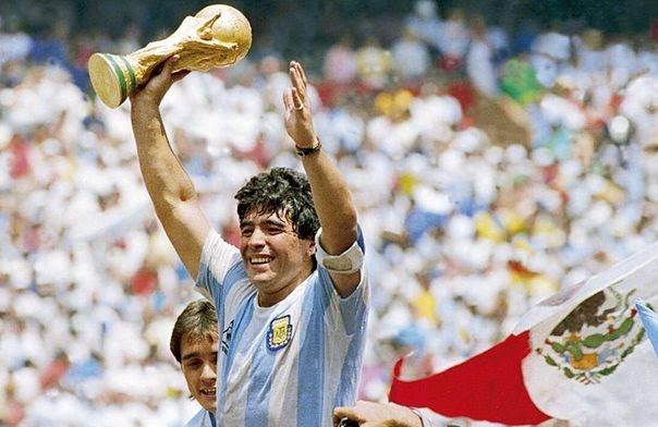 Imponentes homenajes a Diego Maradona en el día de su cumpleaños