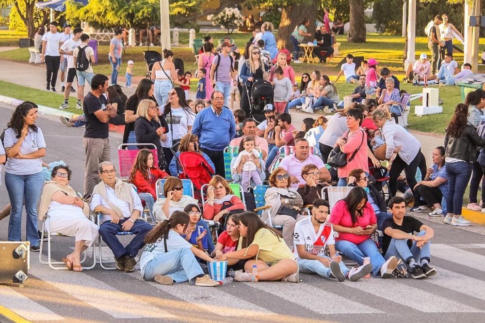 El pueblo de las totoras canta sus jóvenes 159 años, y la fiesta fue a lo grande