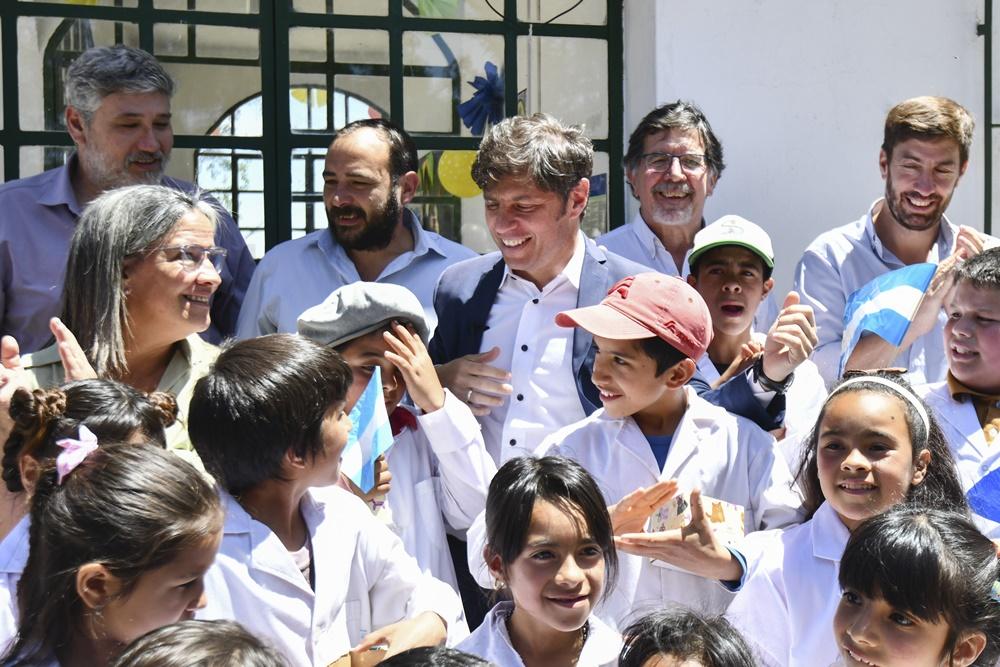 Kicillof y Ustarroz inauguraron el Jardín de Infantes Rural N°7 en Mercedes