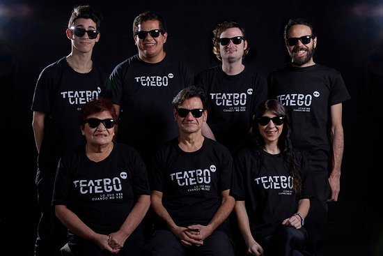El Teatro Ciego vuelve a La Plata: “Llevamos 14 años trabajando en completa oscuridad”