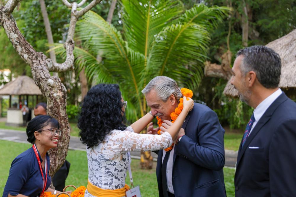El presidente llegó a Bali para participar de la Cumbre del G20
