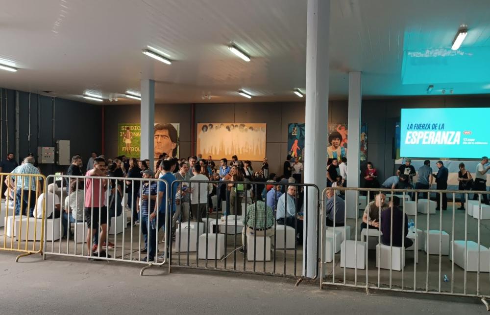 Estadio Unico: El Diego, testigo del VIP de la dirigencia en el acto de Cristina