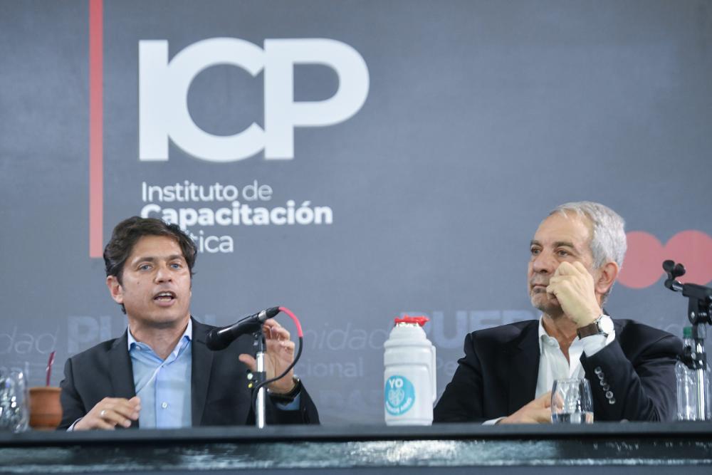 En modo campaña, Kicillof visitó facultad “morada” y pidió discutir el rol del Estado