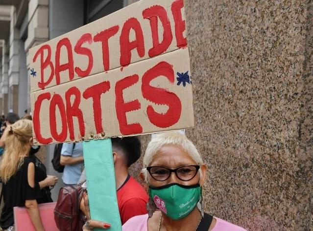 Caos en Varela: la luz todavía no vuelve y el municipio va con todo contra Edesur
