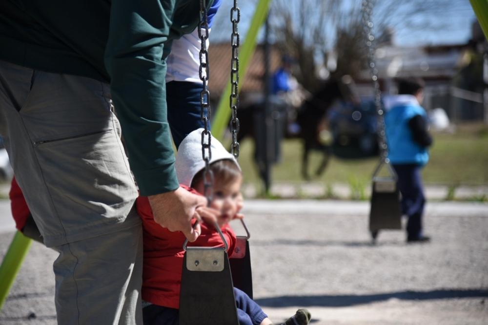 “Familias que abrigan”: así es el programa que busca hogares para niños platenses
