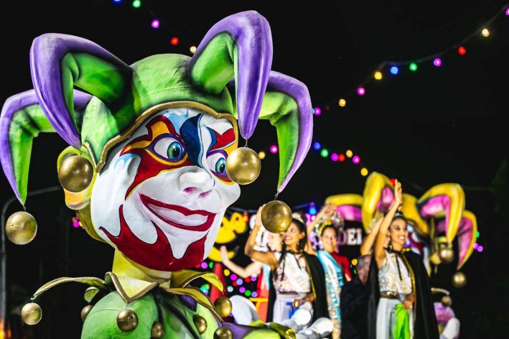 Los carnavales, almacenes y comidas que le ponen color al fin de semana bonaerense