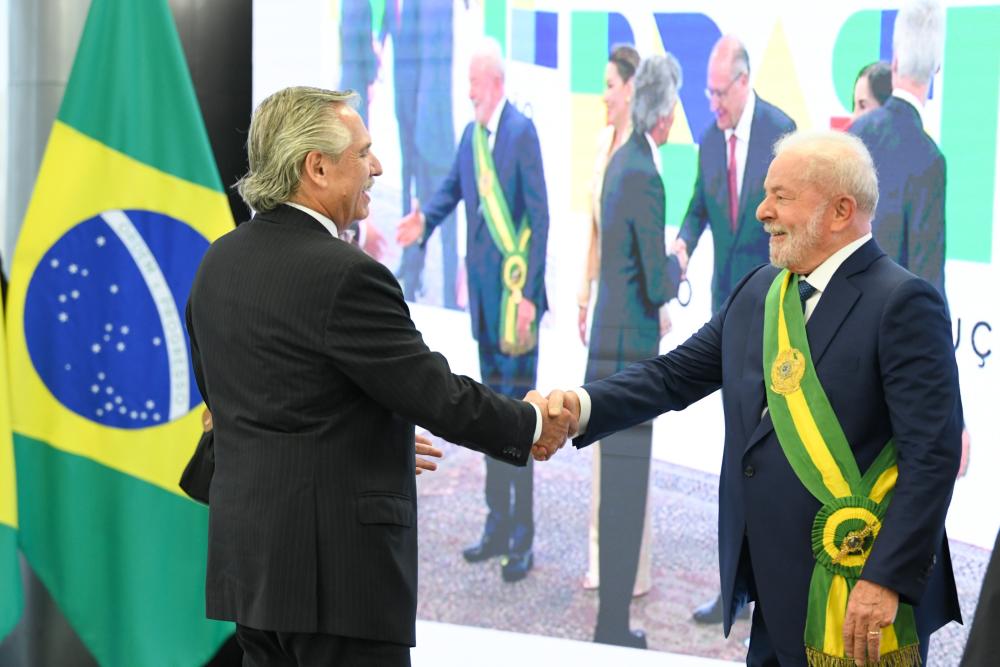 Con matices, la política argentina repudia la toma del Congreso de Brasil