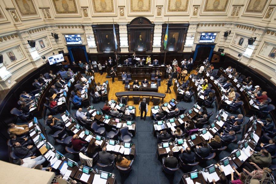 La falsa paridad: las mujeres siguen muy lejos de los puestos de poder político