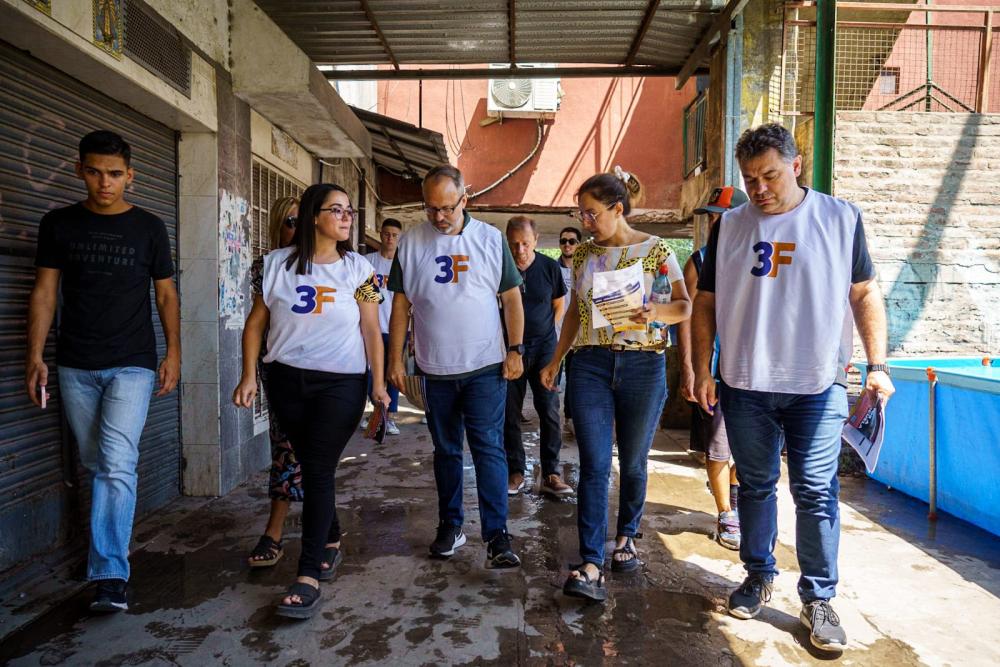 Puerta a puerta, intendente PRO va a buscar a chicos para que vayan al cole