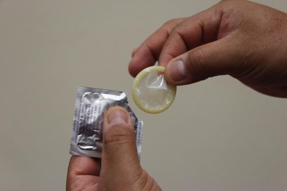 Chicos, chicas, hoy es el Día Mundial del preservativo: cómo usarlo de manera correcta