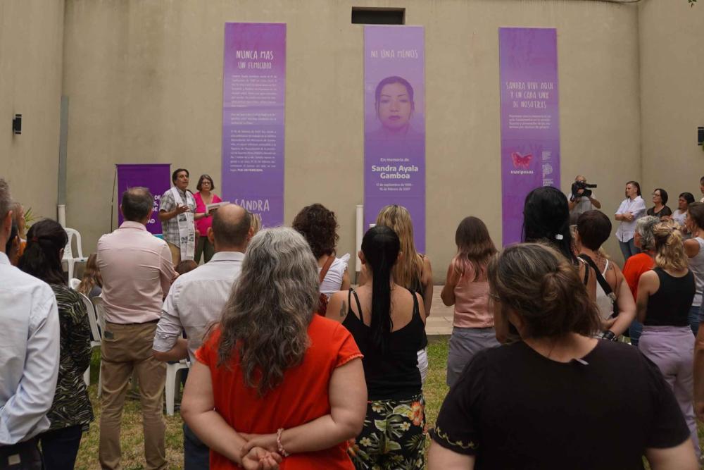 “Siempre presente”: señalizaron el edificio donde fue asesinada Sandra Ayala Gamboa