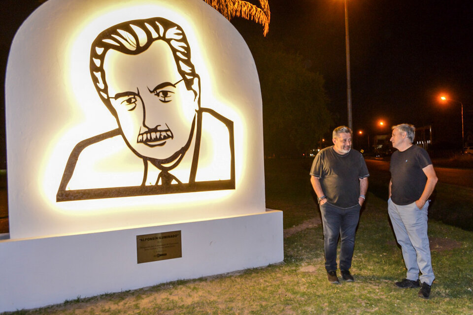 Alfonsín ya tiene su “Alfonsín iluminado”, de la mano del intendente de Chascomús - El Teclado