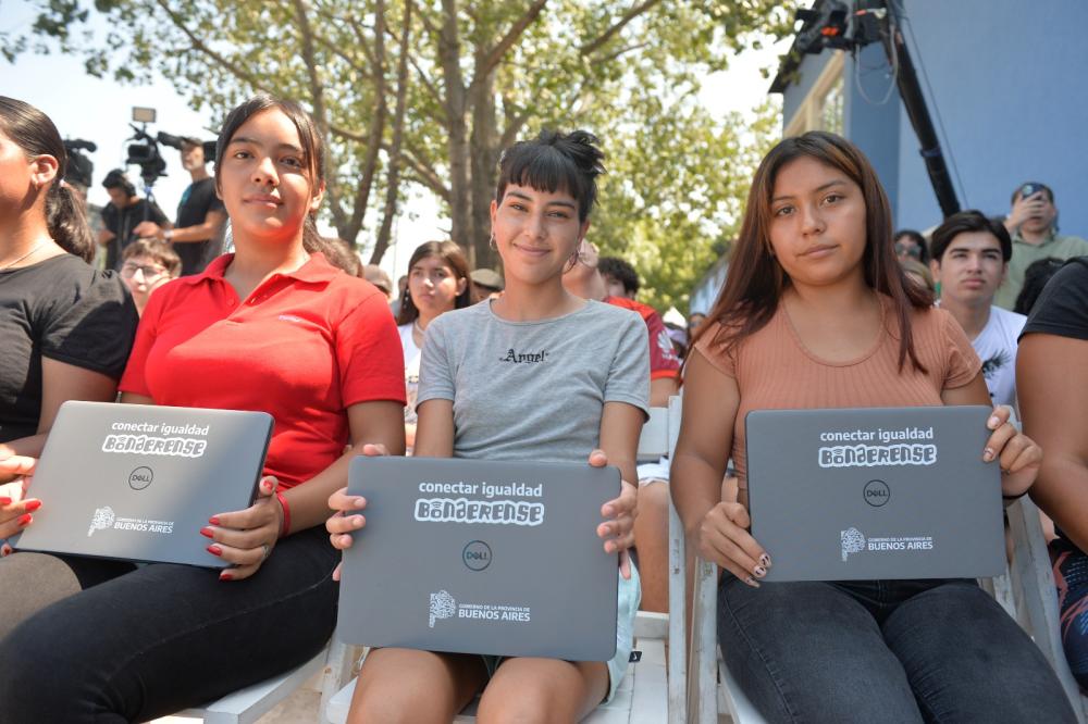 La Provincia distribuirá cerca de 300 mil computadoras para estudiantes secundarios