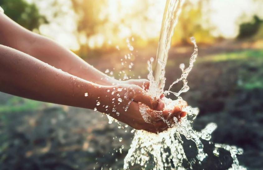 ¿Sabías que una persona necesita 16 litros de agua por día?