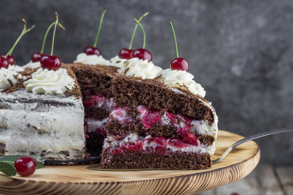 El mundo celebra hoy el día de la torta selva negra: de dónde viene su nombre