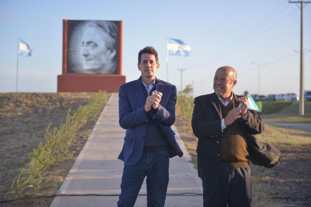Cuarenta años de democracia anti grieta en tierra K: homenajes a Kirchner y Alfonsín