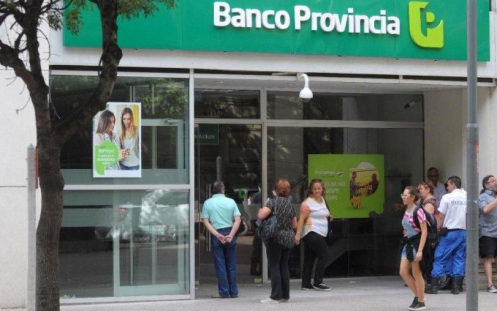 Los bancos vuelven a atender en el horario habitual de 10 a 15