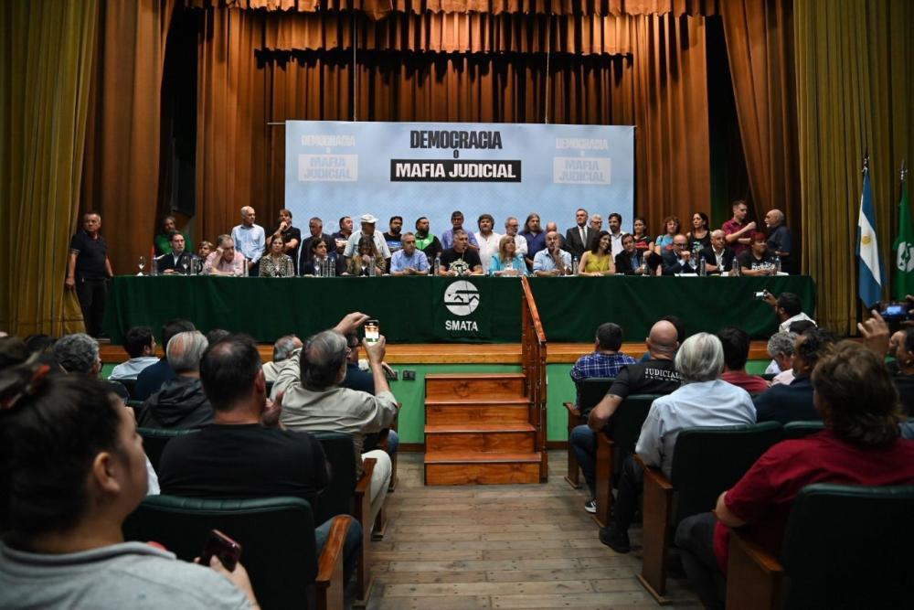 “Democracia o Mafia Judicial”: los K se plantan y marchan en defensa de Cristina