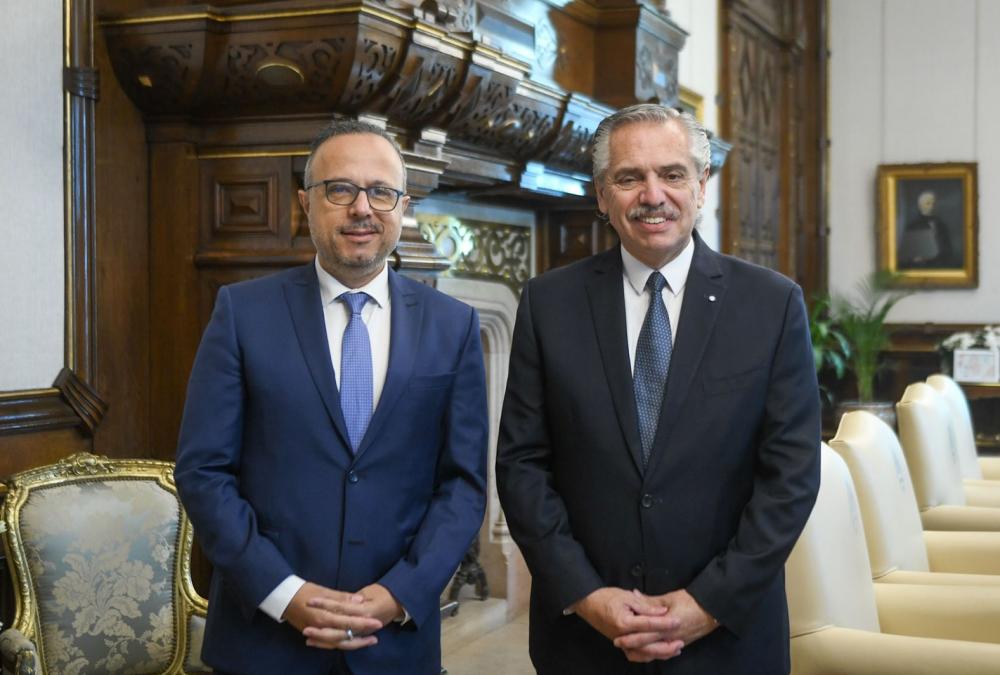 La despedida de Zurro para el ex asesor de Alberto: “Ratón carbonero con ínfulas de pantera negra”