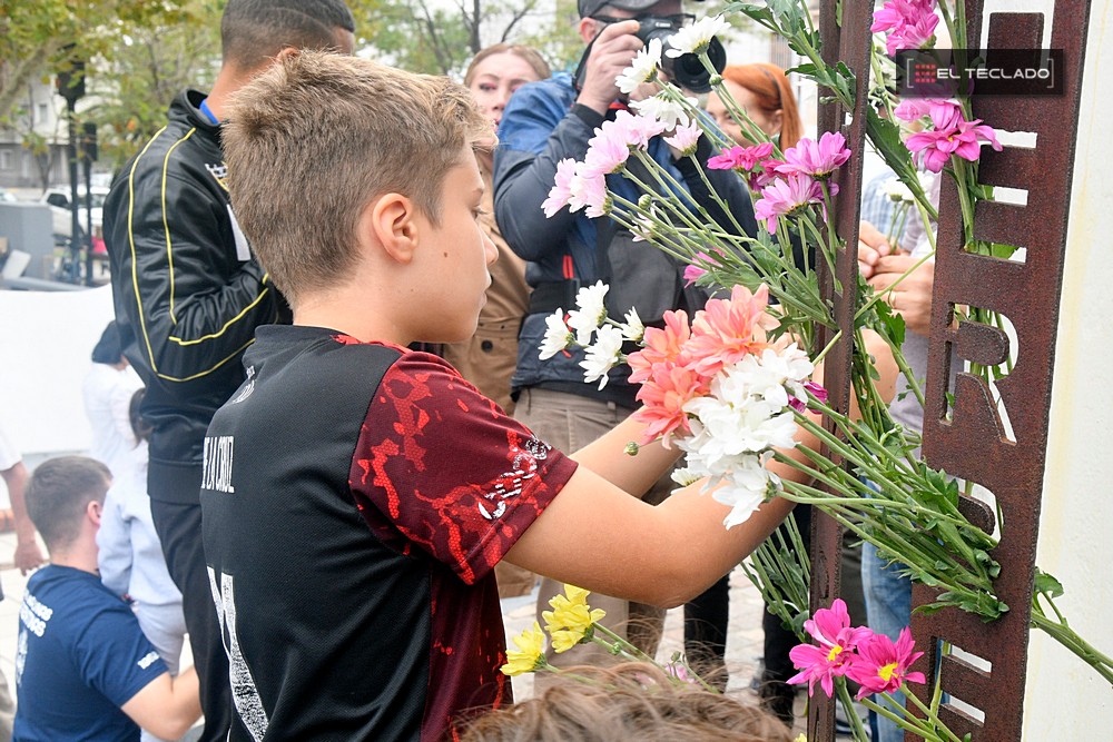  La Plata homenajeó a los pibes de Malvinas  [Foto: El Teclado]