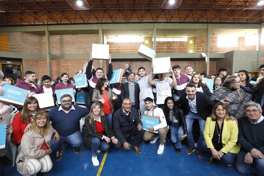 Dos pájaros de un tiro: guiño de Kicillof al campo y a los jóvenes