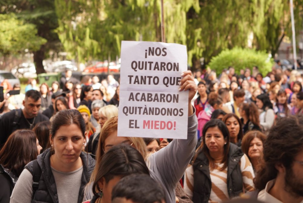 Docentes tomaron el ministerio de Educación bonaerense en reclamo de mejoras salariales