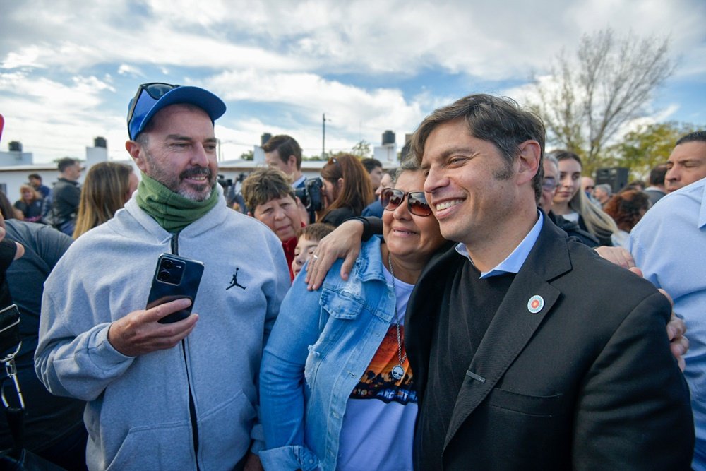 Kicillof en tierra opositora: además de los mimos del intendente, se llevó alfajores