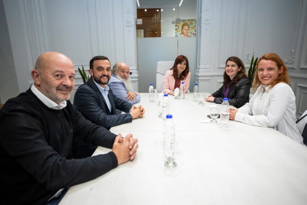 Cristina y Máximo se reunieron con el Evita: gestos de cara a las PASO