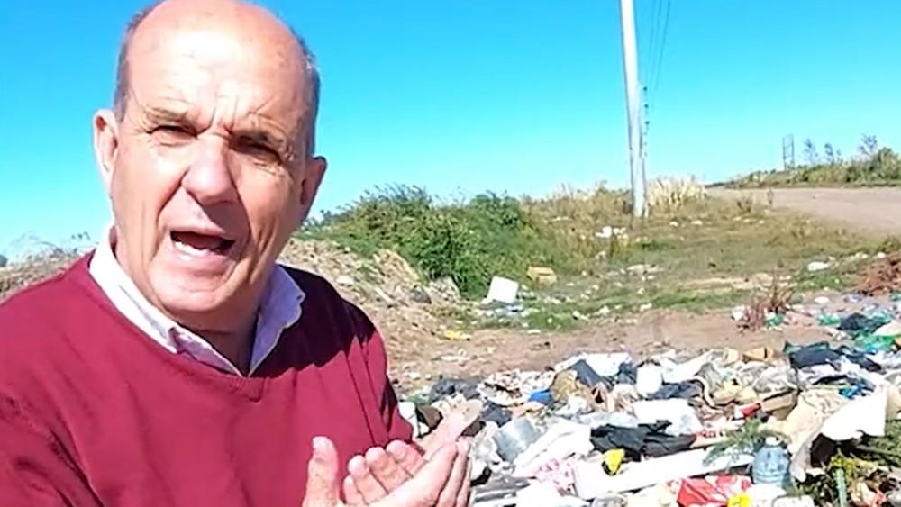 Intendente ultrakirchnerista se volvió a enojar con sus vecinos: “No lo hagan más”