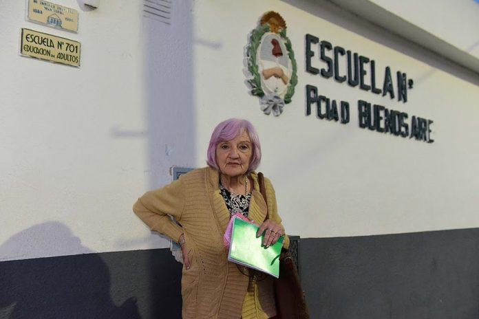 Una manito del municipio y alegría total: retomó sus estudios a los 101 años
