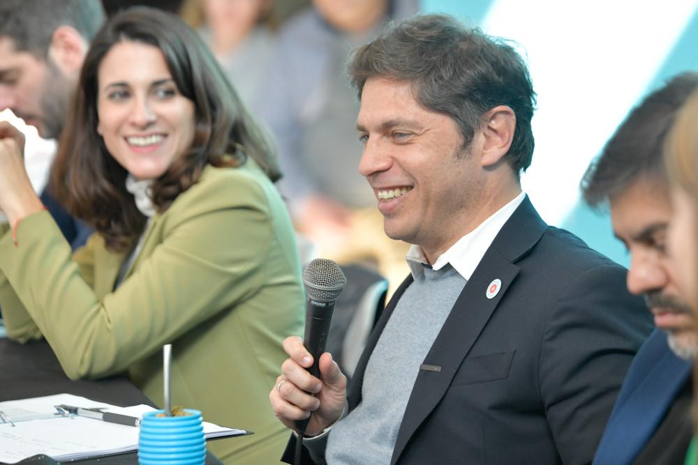 Kicillof: "Trabajamos sin mirar cuál es el color político de cada municipio"