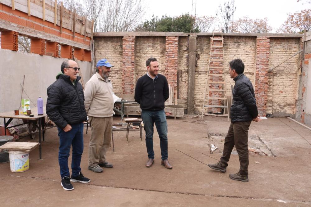 Ralinqueo recorrió la obra de ampliación de la escuela 6 de Gobernador Ugarte