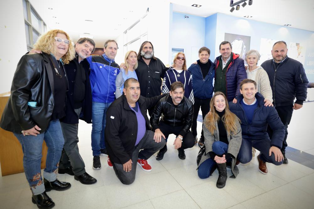 En la Quinta de Perón, junto a Baradel, Kicillof se tiró flores por la educación pública