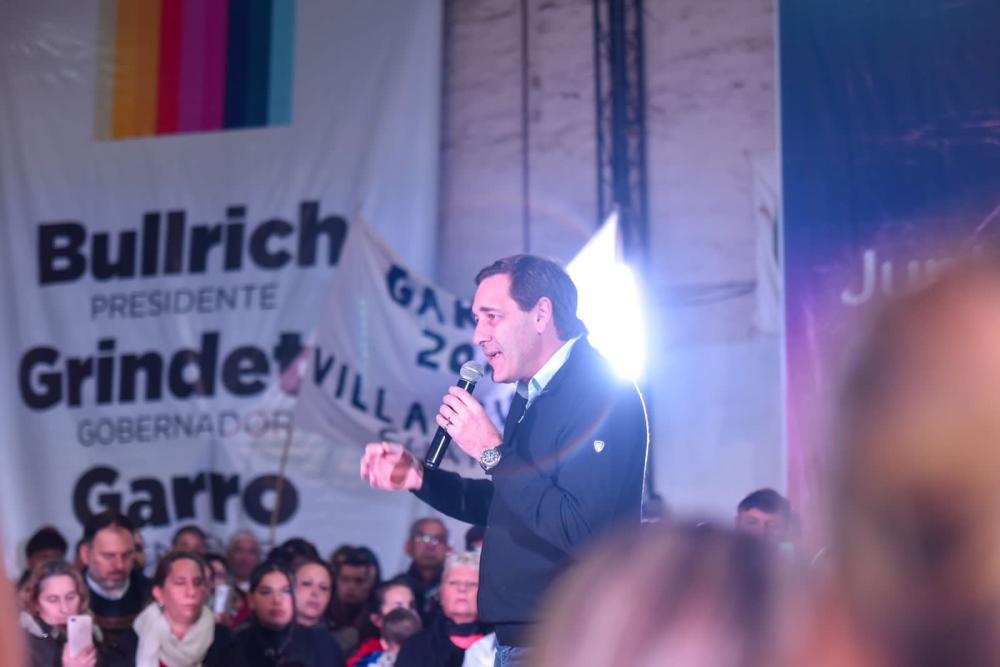 Junto a vecinos, militancia y dirigentes, Garro presentó la lista de JxC