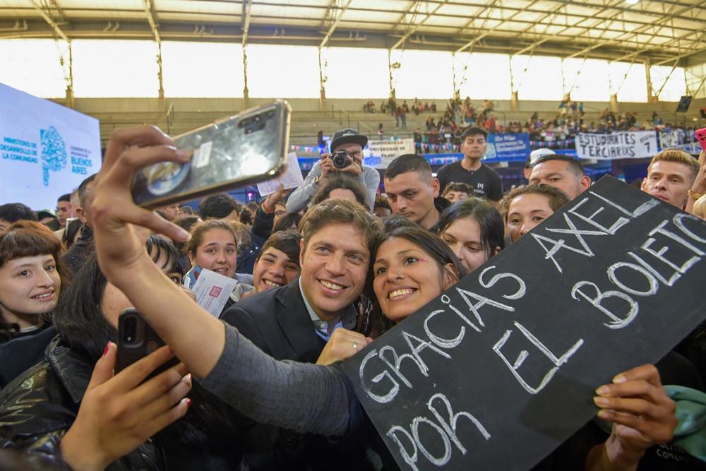 Kicillof anunció la implementación del boleto estudiantil para el nivel terciario