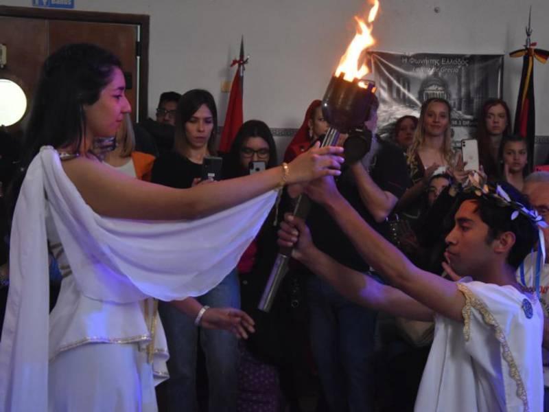 La Llama Votiva ya brilla en una nueva Fiesta Provincial del Inmigrante: los detalles