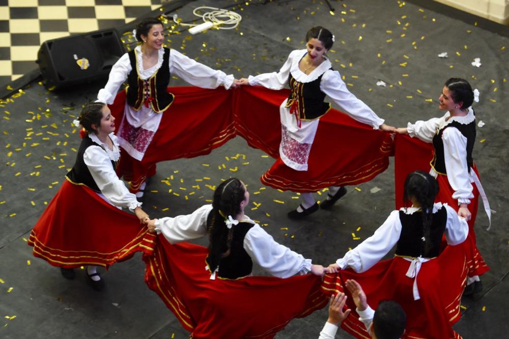 Italia conquista la capital provincial con gastronomía, música en vivo y danza