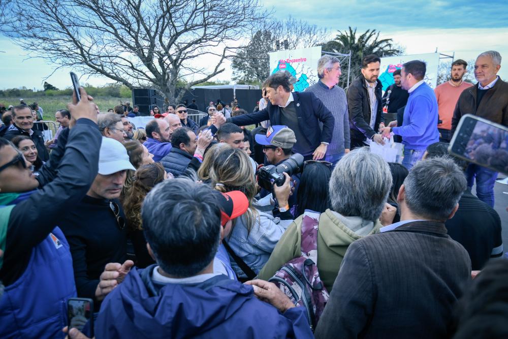 Camino a las urnas: Kicillof busca acercarse al campo, pero sobre todo a la peonada