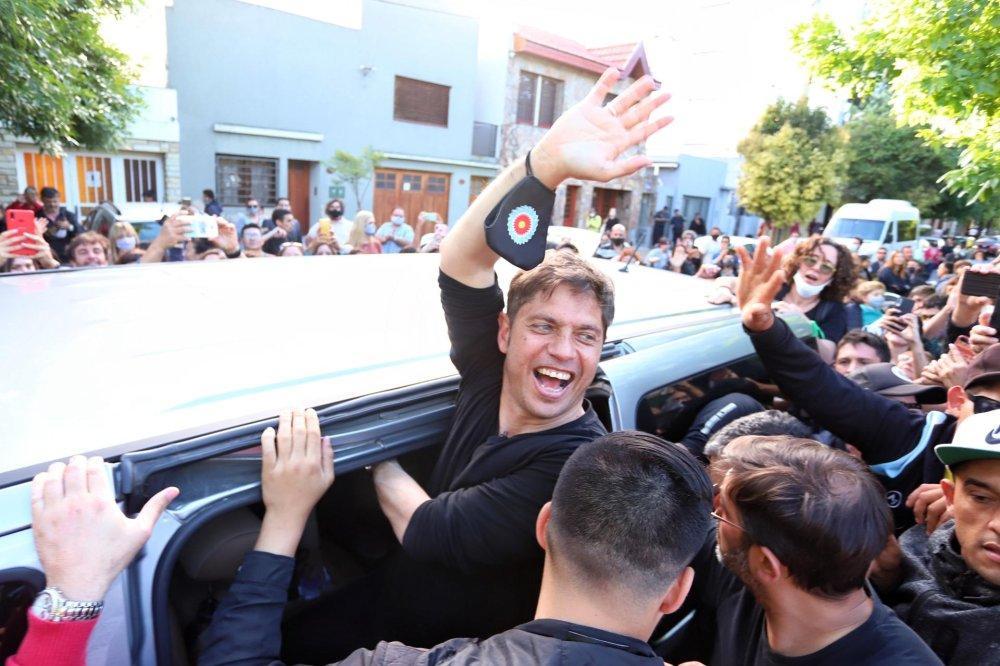 Kicillof, de caravana (peronista): desde el kilómetro cero hasta el principal bastión