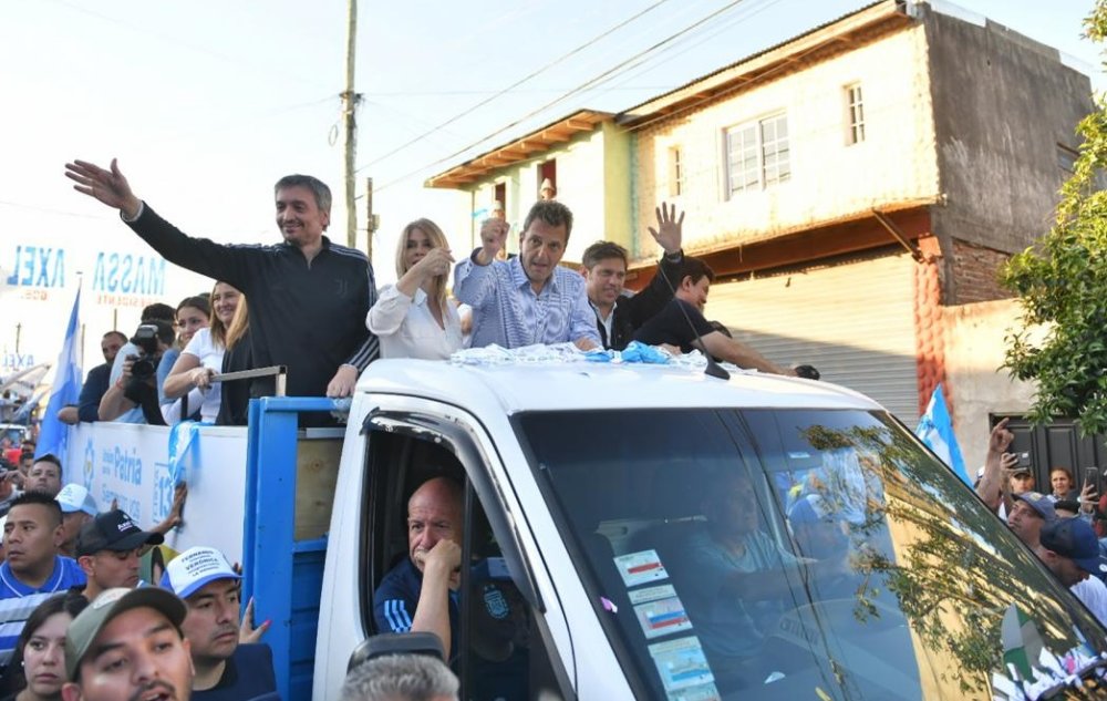 Con el foco en el 22, el peronismo Conurbano caravaneó al ritmo de Massa y Kicillof