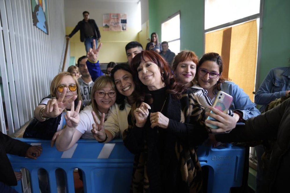 Cristina Fernández emitió su voto y se separó del gobierno: “No decido políticas”