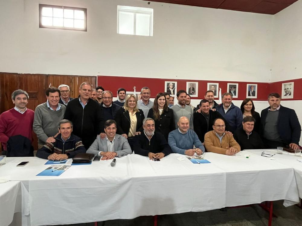 Se reúne la UCR bonaerense: presupuesto y el recorte de Milei a la obra pública