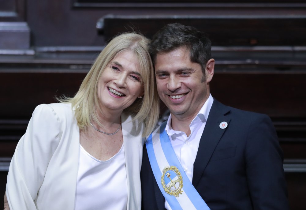 Con CFK presente, críticas a Milei y un saludo con Máximo Kirchner: así asumió Kicillof