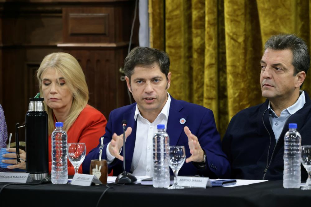 Kicillof reunió a la tropa para analizar el impacto del DNU en el territorio