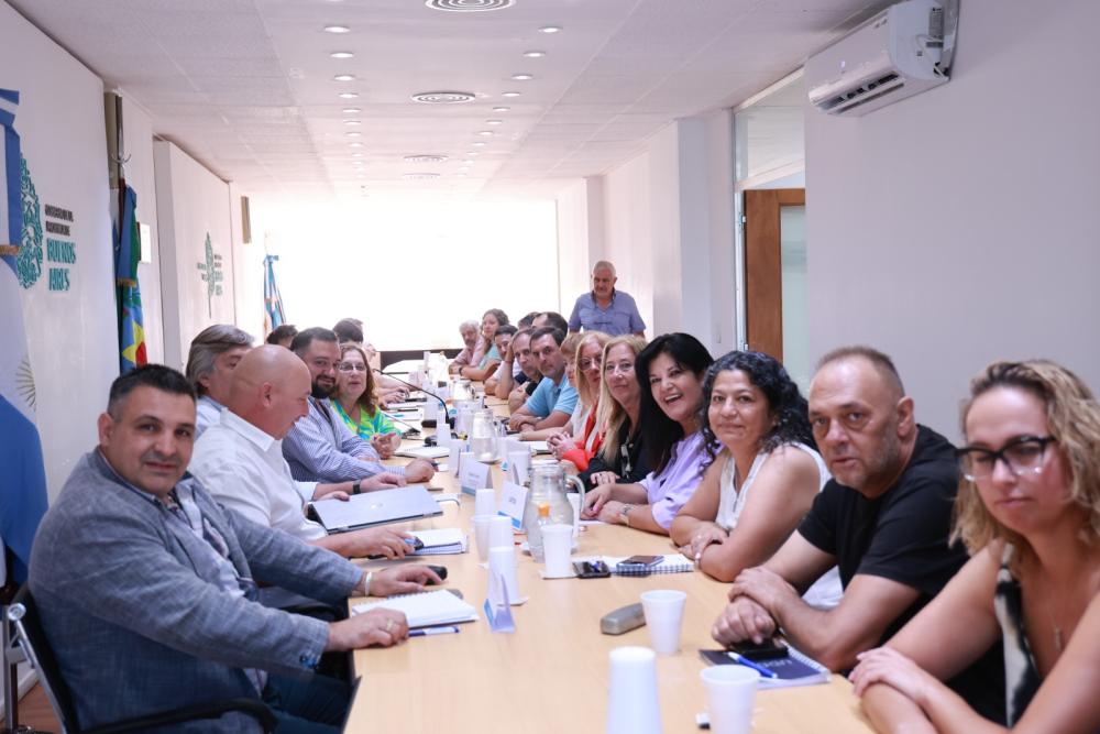 Provincia recibió a docentes y estatales: no hubo oferta y se volverán a reunir